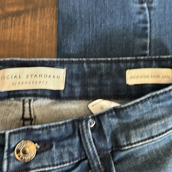 Sanctuary Jeans  All Shorts & Jeans $12 or 2x$20 -Bundle & Offer! - Picture 3 of 4